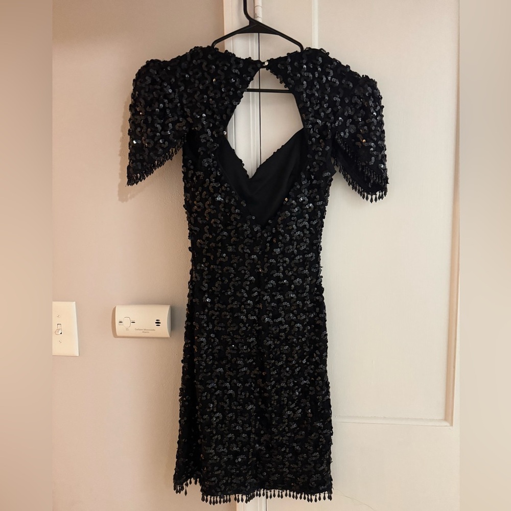 Legends sequined dress
Dress in black
Used: very good condition
